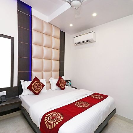 Oyo 11593 Hotel Aman Guest House Nuova Delhi Esterno foto