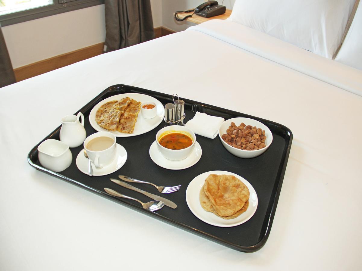 Oyo 11593 Hotel Aman Guest House Nuova Delhi Esterno foto