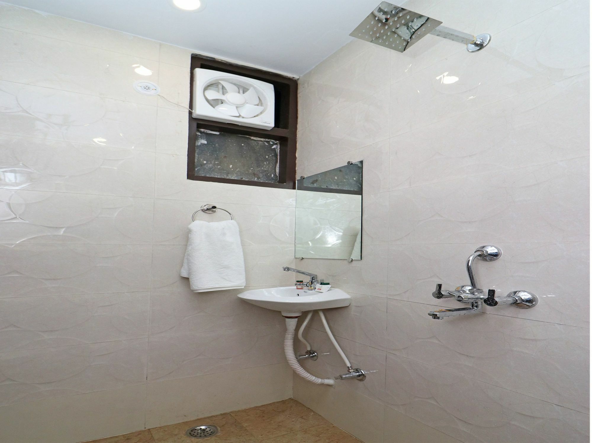 Oyo 11593 Hotel Aman Guest House Nuova Delhi Esterno foto